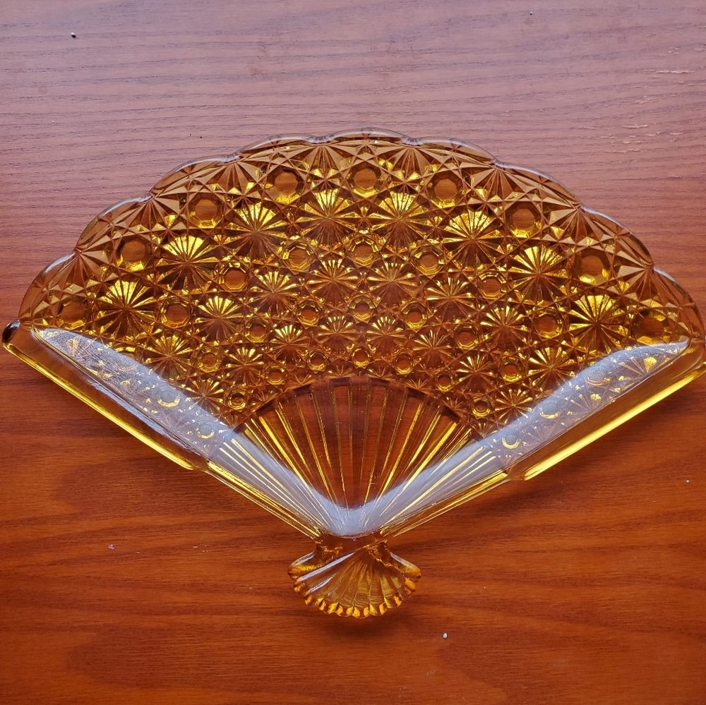 Glass Fan Dish
